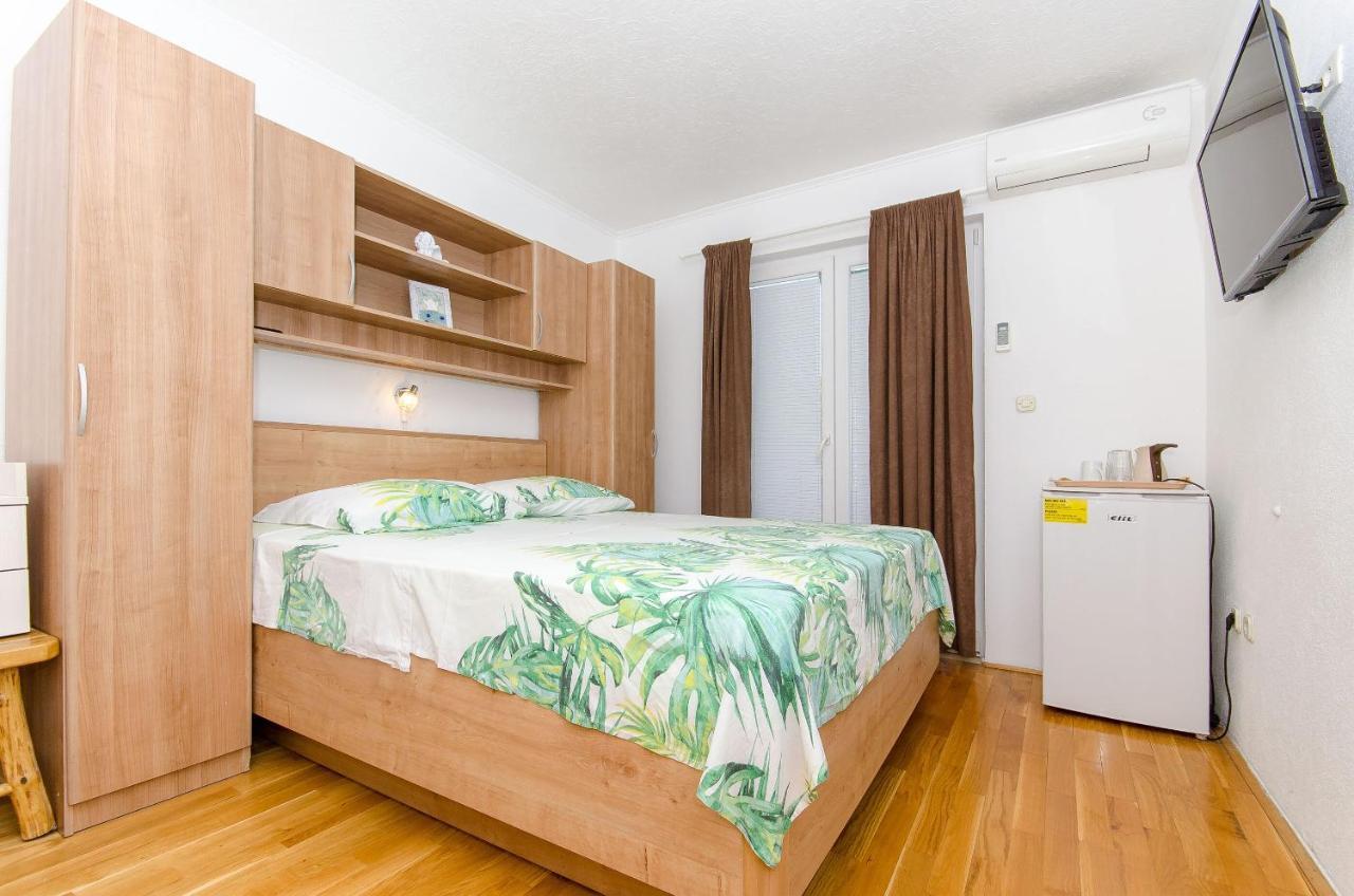 Rooms Nikola Tučepi Buitenkant foto
