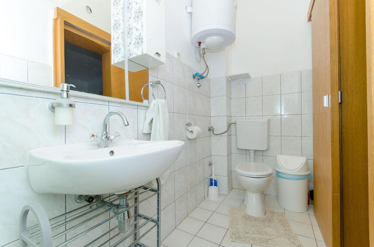 Rooms Nikola Tučepi Buitenkant foto