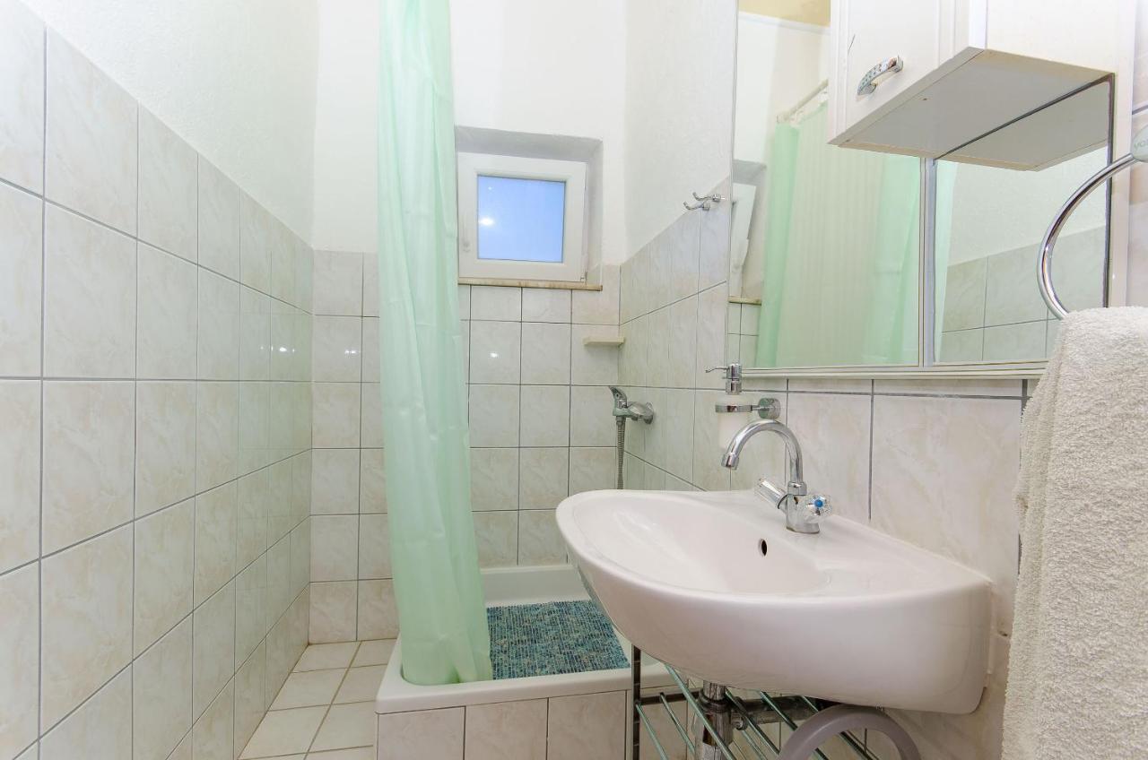 Rooms Nikola Tučepi Buitenkant foto